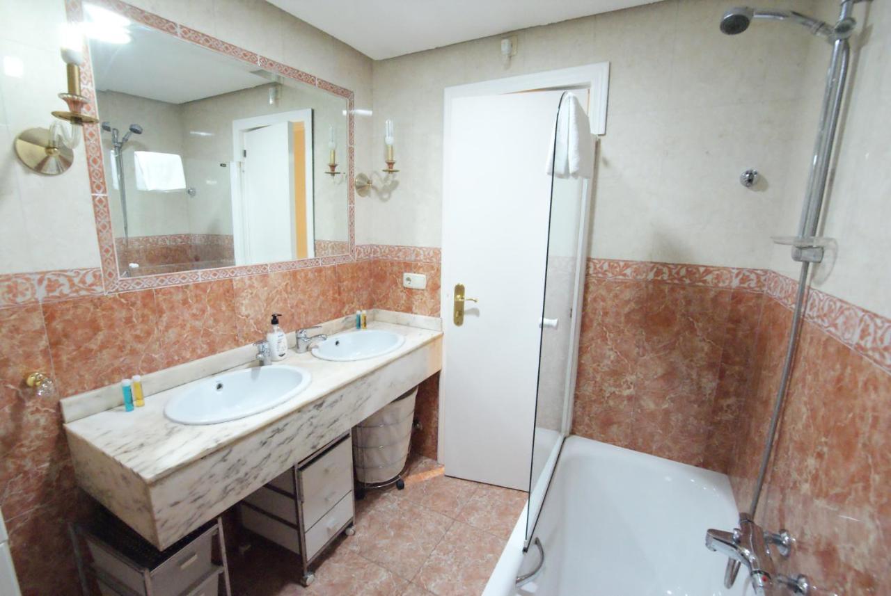 Lujoso Y Espacioso Piso En El Corazon De Alicante Con Hidromasajeアパートメント エクステリア 写真